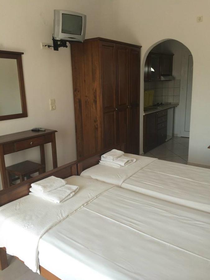 Gogas Palace Aparthotel Ammoudia Bagian luar foto