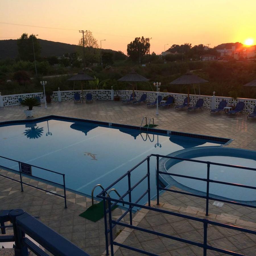 Gogas Palace Aparthotel Ammoudia Bagian luar foto