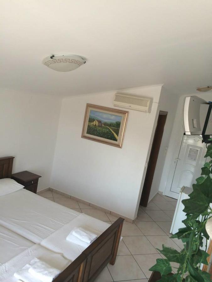 Gogas Palace Aparthotel Ammoudia Bagian luar foto